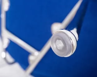 Кресло дизайнерское DOBRIN EMILY Синяя ткань AF6