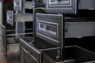 Тумба кухонная 400 с 3 ящиками ЛЮКС (4) Италия ЛД 275.886.000 Черный Дуб темный