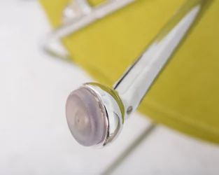 Кресло дизайнерское DOBRIN EMILY Светло-зеленая ткань AF3