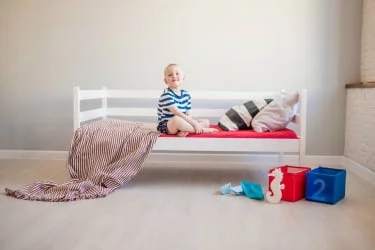 Детская кровать для девочки RooRoom VK-11 Белая