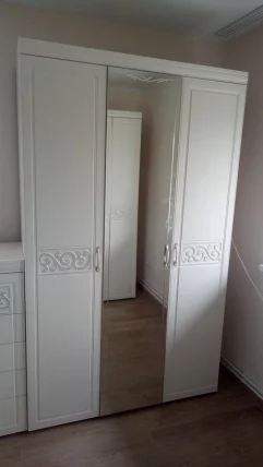 Шкаф трехдверный с зеркалом Тиффани 93.12_5