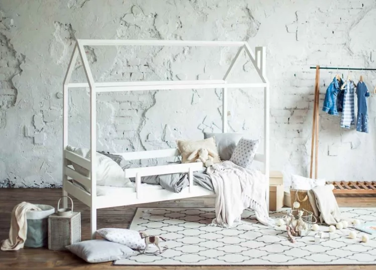 Кровать-домик RooRoom кд-11Р с бортиком Розовая_0