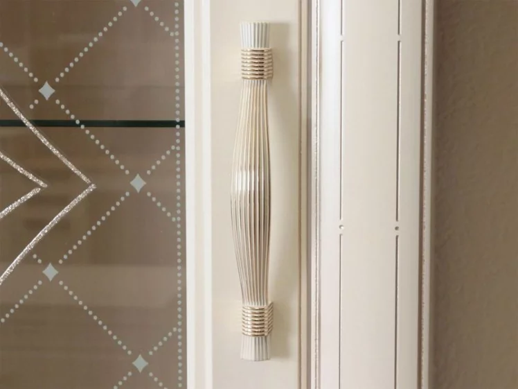 Шкаф-витрина (сервант) с колоннами (левый/правый) Венеция 32.08 Сосна Астрид Ваниль_5